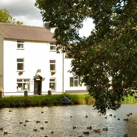 Отель Fitzwarine House Whittington Экстерьер фото