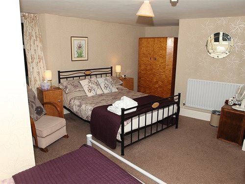 Отель Fitzwarine House Whittington Экстерьер фото